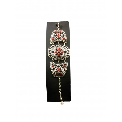 Vintage Bohemian style bracelet with oval shaped with red solitaires