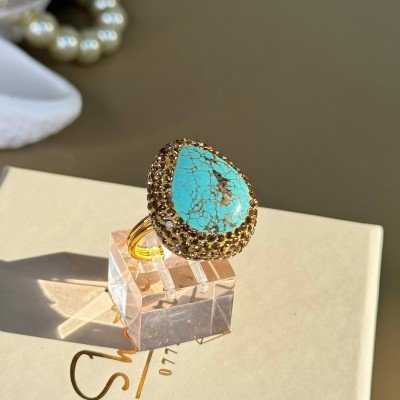 خاتم حجر التركواز بشذرة  على شكل قطرة مرصعة بشذرات ذهبية مطلية بماء الذهب