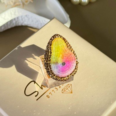 خاتم حجر عقيق السولار الملون المطحون على شكل قطرة مرصعة بشذرات ذهبية مطلي بماء الذهب