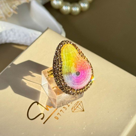 خاتم حجر عقيق السولار الملون المطحون على شكل قطرة مرصعة بشذرات ذهبية مطلي بماء الذهب