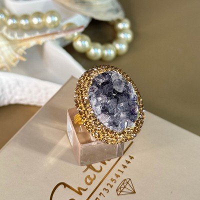 خاتم بحجر الجمشت مرصع بشذرات ذهبية و مطلي بماء الذهب